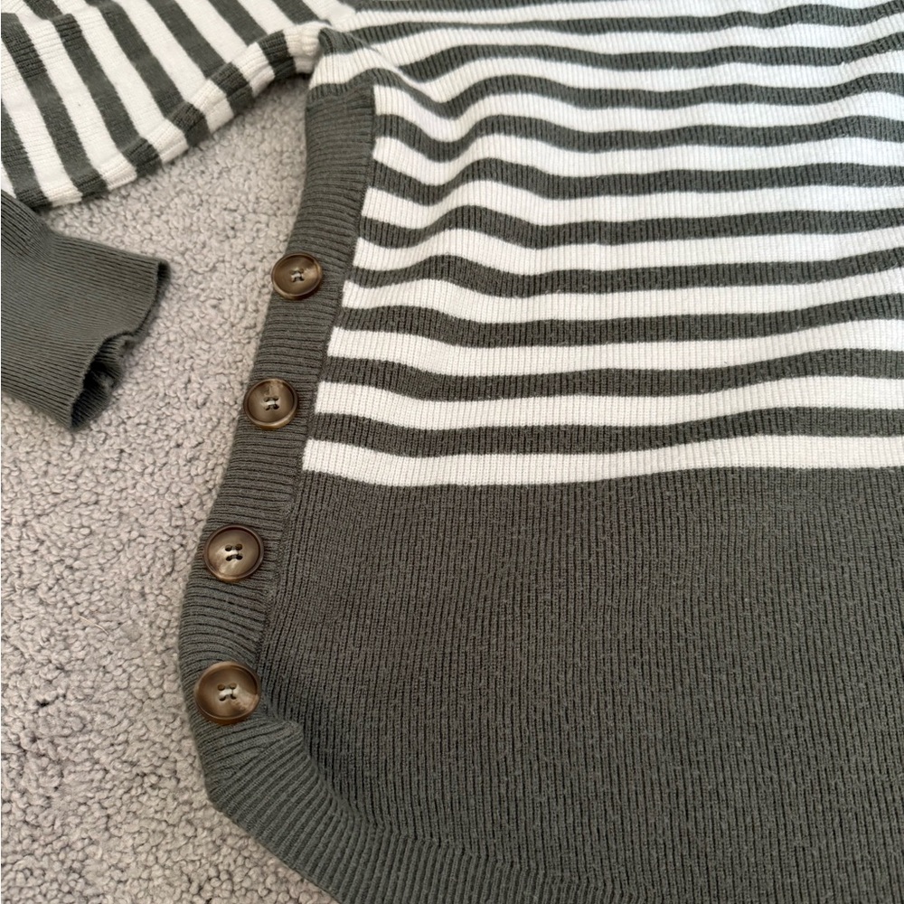 Kathy Ireland Striped Button Side Sweater Women’s Size Large - Picture 2 of 4
